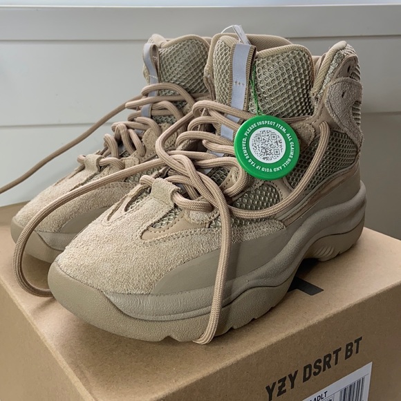 Yeezy Desert Boot - Picture 1 of 3